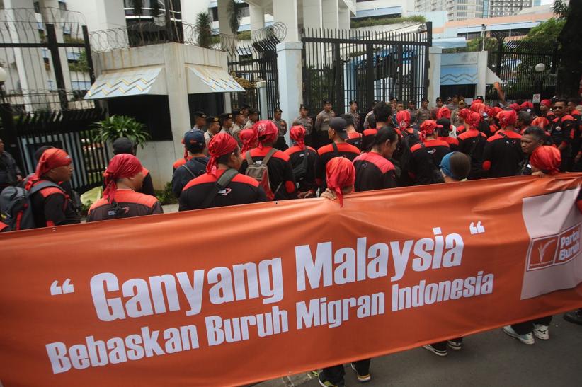 Pekerja Migran Indonesia Tewas Ditembak, Buruh Geruduk Kedutaan Besar Malaysia - Bagian 2