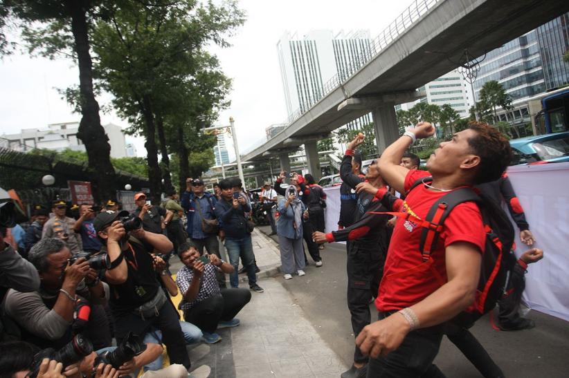 Pekerja Migran Indonesia Tewas Ditembak, Buruh Geruduk Kedutaan Besar Malaysia - Bagian 5