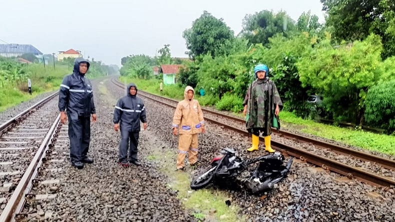 Kecelakaan di Perlintasan Sebidang Bidan di Semarang Tewas Tertabrak Kereta Api