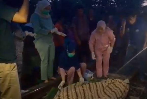 title Tragis! Pemuda Tunarungu di Empat Lawang Tewas Tertabrak KA BBM Tragis! Pemuda Tunarungu di Empat Lawang Tewas Tertabrak KA BBM