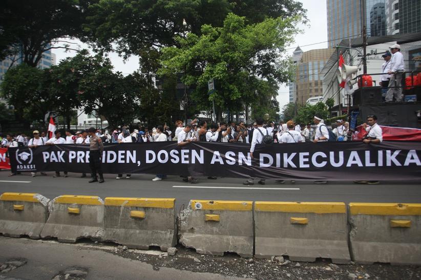 Ratusan Dosen ASN Unjuk Rasa Tuntut Hak Tukin Belum Dibayar Sejak 2020 - Bagian 3