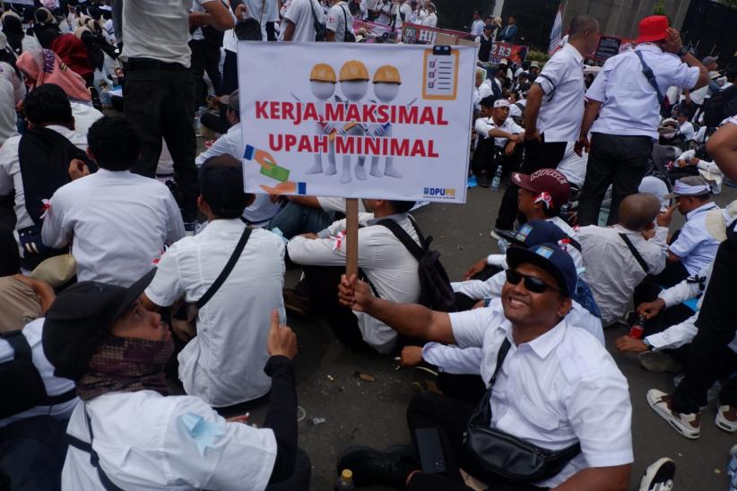 Ribuan Tenaga Honorer Tuntut Kepastian Pengangkatan P3K Penuh Waktu  - Bagian 3