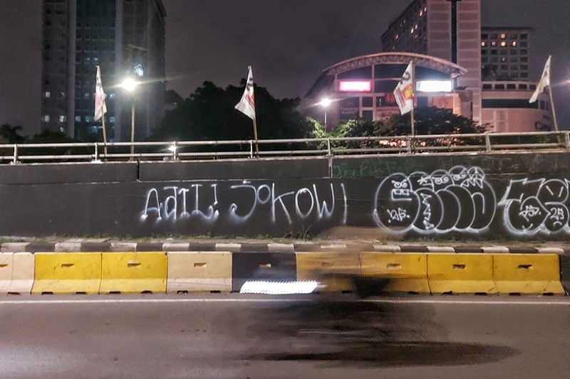 Coretan Dinding Adili Jokowi Bertebaran di Sudut Kota Jakarta - Bagian 1