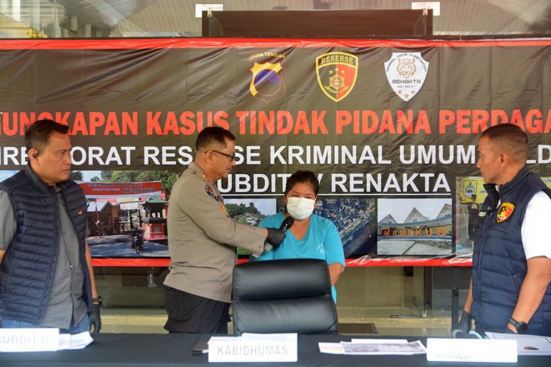 Praktik Prostitusi Berkedok Tempat Karaoke di Objek Wisata Gunung Kemukus - Bagian 1
