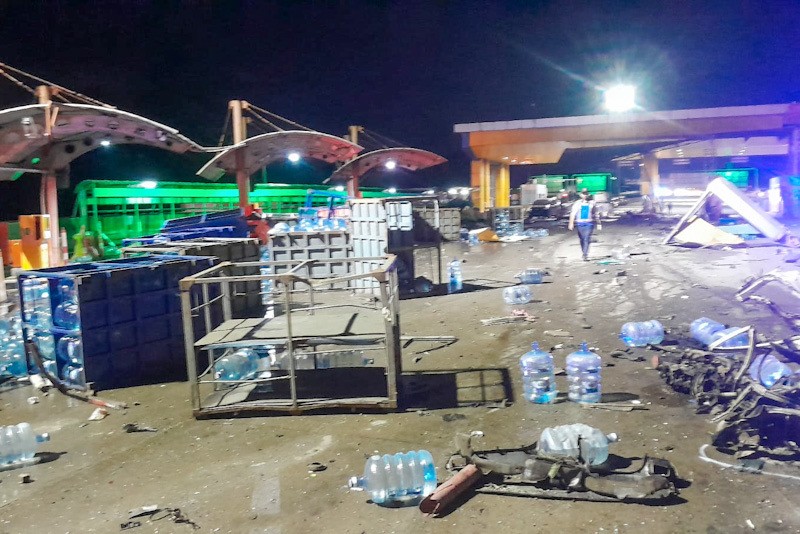 Foto-Foto Kecelakaan Maut di Gerbang Tol Ciawi, Kendaraan Hancur Berkeping-keping - Bagian 3