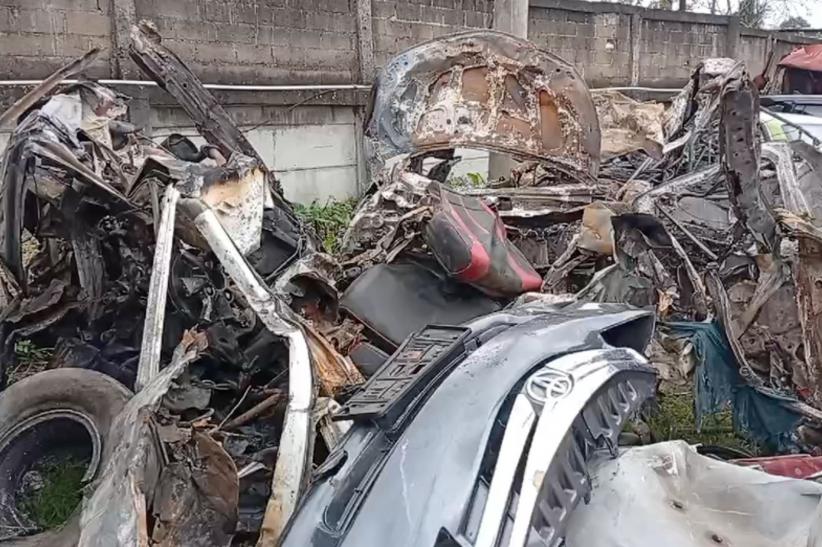Penampakan Kendaraan Ringsek saat Kecelakaan Maut di Tol Ciawi, 1 Mobil Hancur - Bagian 6