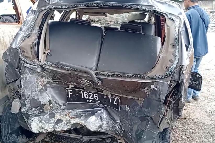 Penampakan Kendaraan Ringsek saat Kecelakaan Maut di Tol Ciawi, 1 Mobil Hancur - Bagian 5