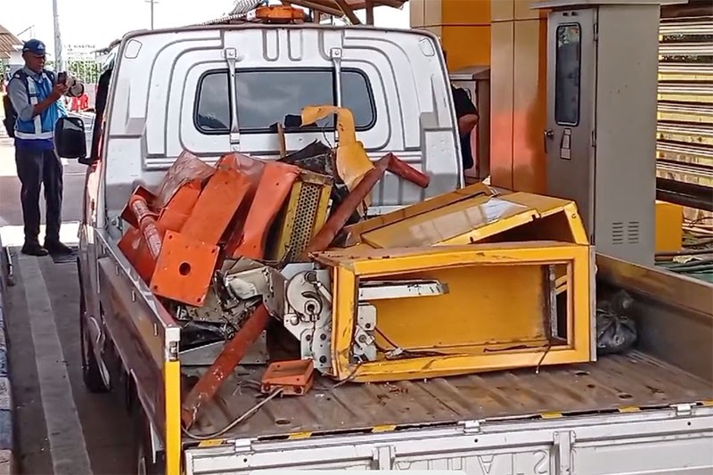 Suasana Terkini Lokasi Kecelakaan Maut di Gerbang Tol Ciawi - Bagian 4
