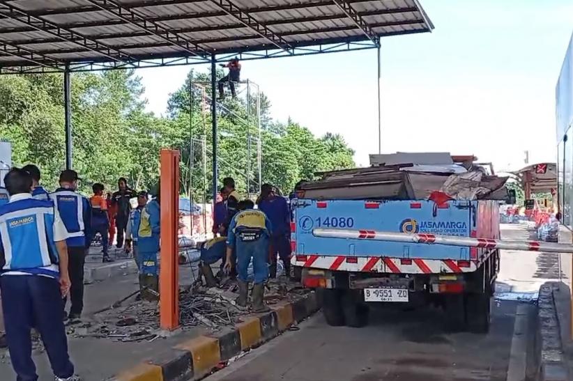 Suasana Terkini Lokasi Kecelakaan Maut di Gerbang Tol Ciawi - Bagian 2