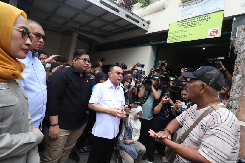 Pimpinan DPR Sidak Penjualan Gas Elpiji 3 Kg - Bagian 6