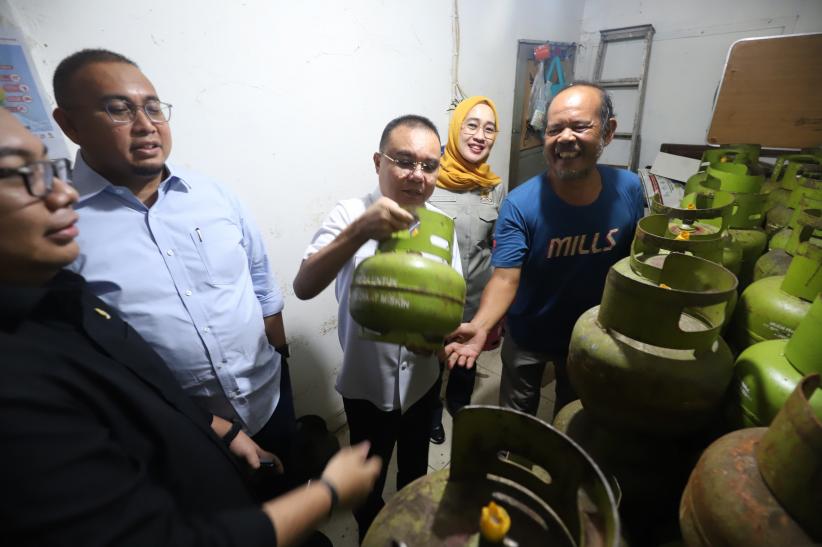 Pimpinan DPR Sidak Penjualan Gas Elpiji 3 Kg - Bagian 1
