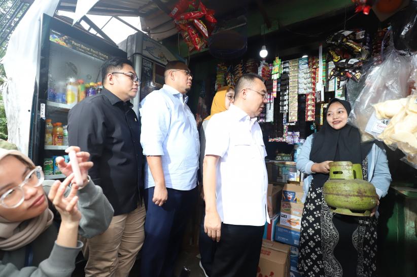 Pimpinan DPR Sidak Penjualan Gas Elpiji 3 Kg - Bagian 4