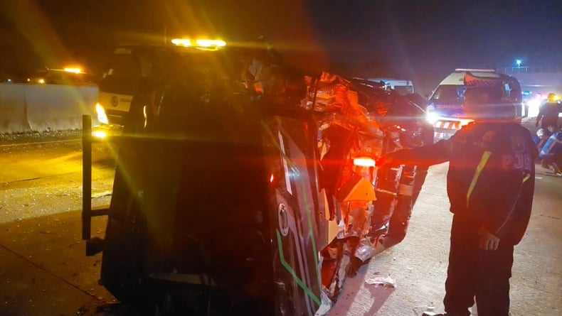 title Kecelakaan Beruntun di Tol Pasuruan-Probolinggo, 4 Korban Dievakuasi ke RSUD Grati Kecelakaan Beruntun di Tol Pasuruan-Probolinggo, 4 Korban Dievakuasi ke RSUD Grati