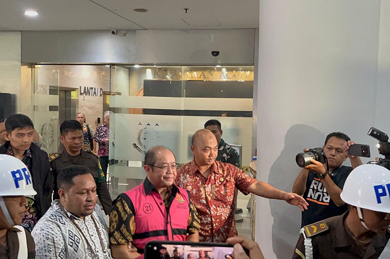 Tampang Dirjen Anggaran Kemenkeu Isa Rachmatarwata Tersangka Kasus Korupsi Jiwasraya - Bagian 2
