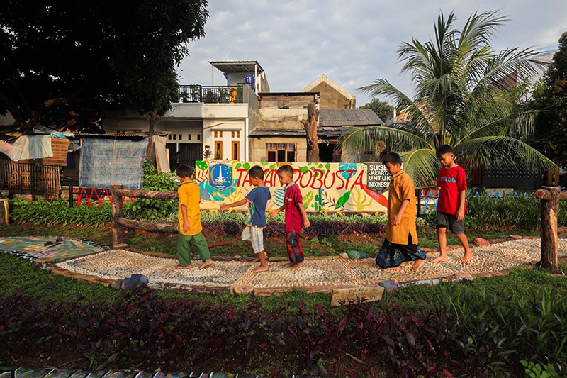Keseruan Anak-Anak Bermain Permainan Tradisional di Taman Robusta - Bagian 4
