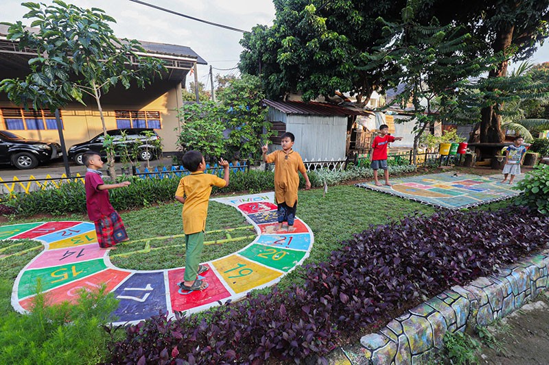 Keseruan Anak-Anak Bermain Permainan Tradisional di Taman Robusta - Bagian 3
