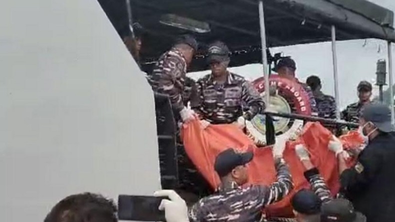 title Jasad Jurnalis Metro TV Korban Speedboat Meledak Dibawa ke Rumah Duka di Desa Bisui Jasad Jurnalis Metro TV Korban Speedboat Meledak Dibawa ke Rumah Duka di Desa Bisui