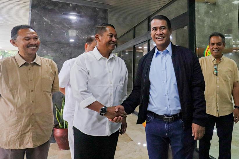 Dirut Bulog Temui Menteri Pertanian Amran Sulaiman - Bagian 1