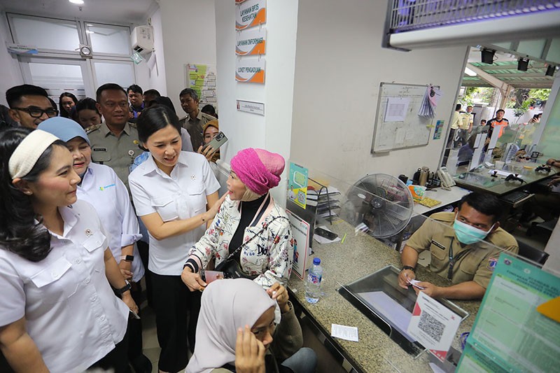Dua Wamen Kompak ke Puskesmas Pantau Cek Kesehatan Gratis   - Bagian 4