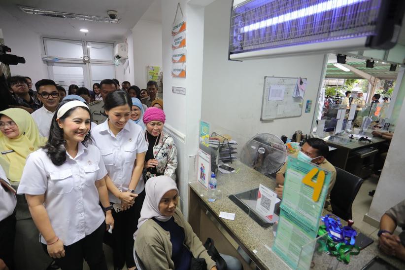 Dua Wamen Kompak ke Puskesmas Pantau Cek Kesehatan Gratis   - Bagian 2