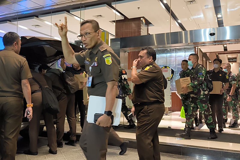 Geledah Kantor Ditjen Migas Kementerian ESDM, Kejagung Bawa 9 Kardus Dokumen  - Bagian 2