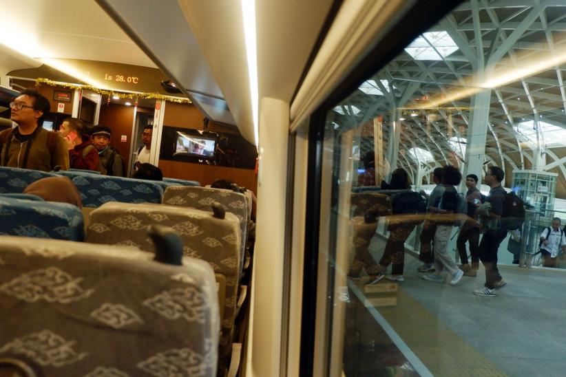 Kereta Cepat Whoosh Layani 62 Perjalanan per Hari - Bagian 3