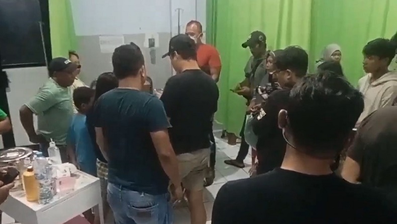 title Brutal! Pria Mabuk di Makassar Tikam Adik Ipar dan Mertua Brutal! Pria Mabuk di Makassar Tikam Adik Ipar dan Mertua