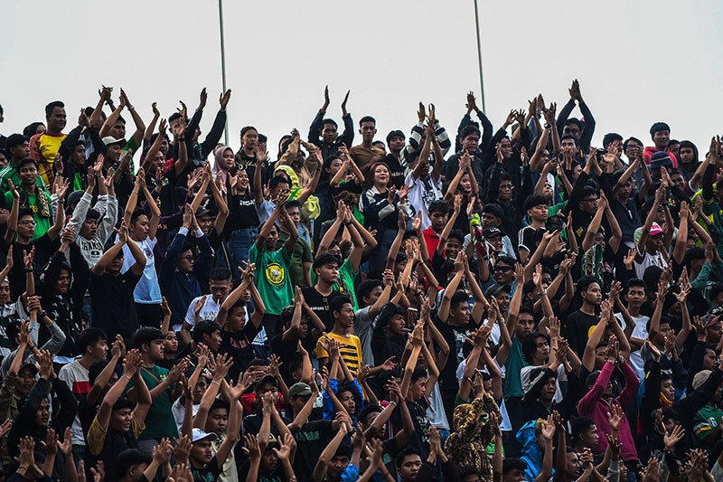 Selebrasi Pemain Sriwijaya FC Lolos Zona Degradasi Liga 2 Indonesia - Bagian 3