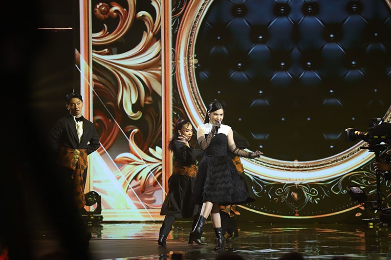 Penampilan Vanessa Zee Buka Spektakuler Show 3 Indonesian Idol Season XIII - Bagian 2