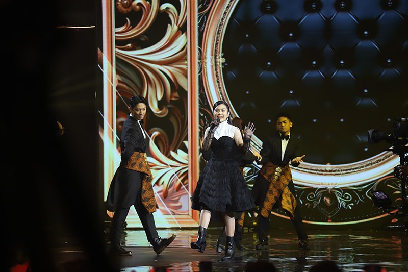 Penampilan Vanessa Zee Buka Spektakuler Show 3 Indonesian Idol Season XIII - Bagian 1