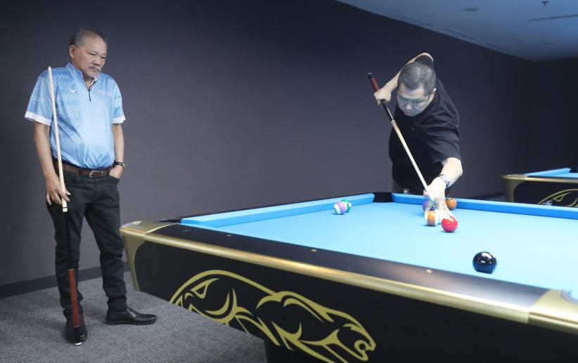 Potret Hary Tanoesoedibjo dan Legenda Biliar Dunia Efren Reyes Adu Skill - Bagian 1