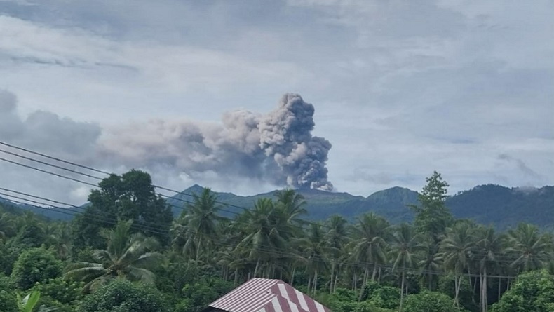 Gunung Dukono Erupsi Hari Ini, Muntahkan Abu Vulkanis Setinggi 1.100 Meter