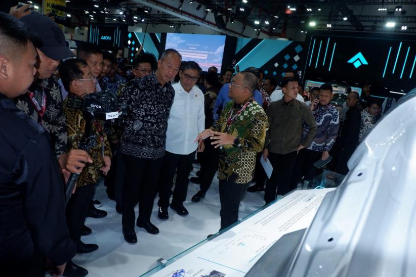 Menperin Agus Gumiwang Resmi Buka IIMS 2025 - Bagian 3