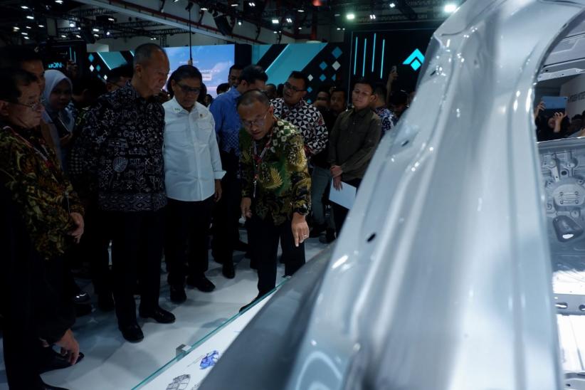 Menperin Agus Gumiwang Resmi Buka IIMS 2025 - Bagian 1