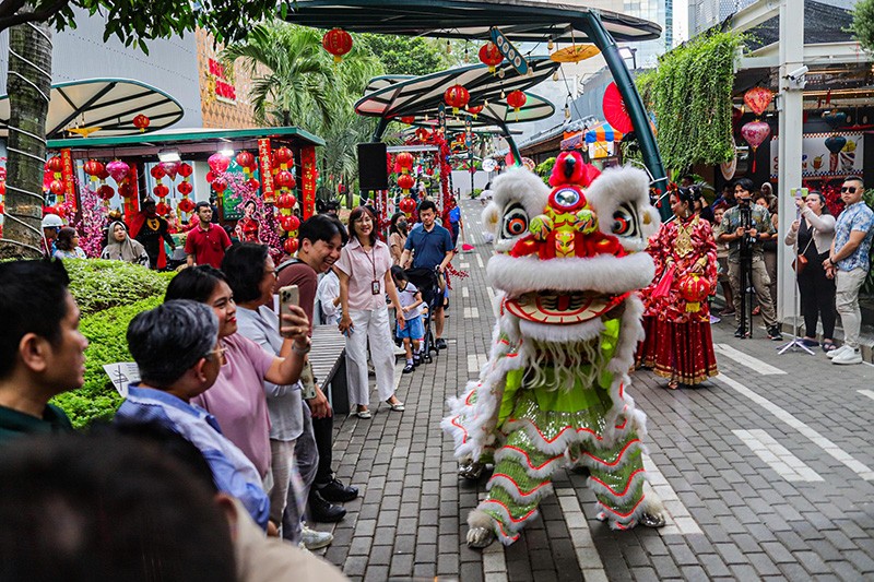 Atraksi Naga Liong dan Barongsai di Tengah Pusat Bisnis Jakarta - Bagian 5