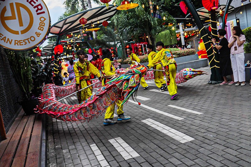 Atraksi Naga Liong dan Barongsai di Tengah Pusat Bisnis Jakarta - Bagian 2