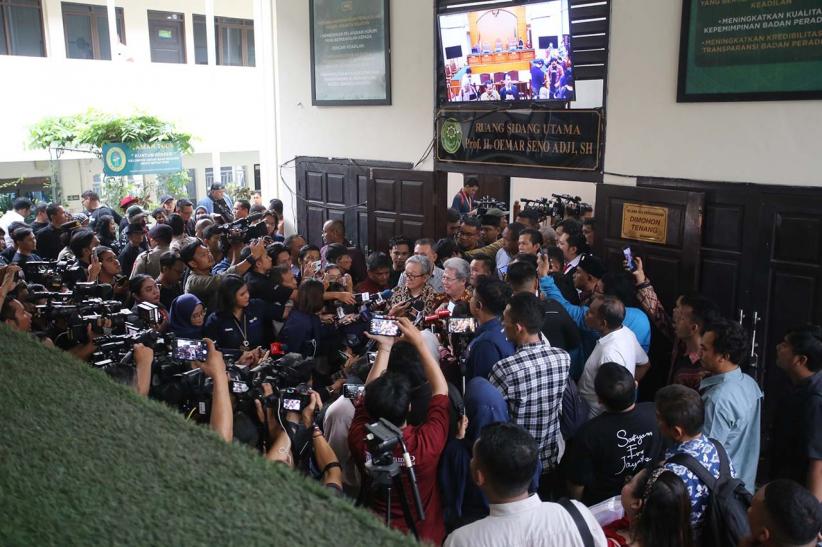Praperadilan Ditolak Hakim, Status Tersangka Hasto Kristiyanto Oleh KPK Tetap Sah - Bagian 5