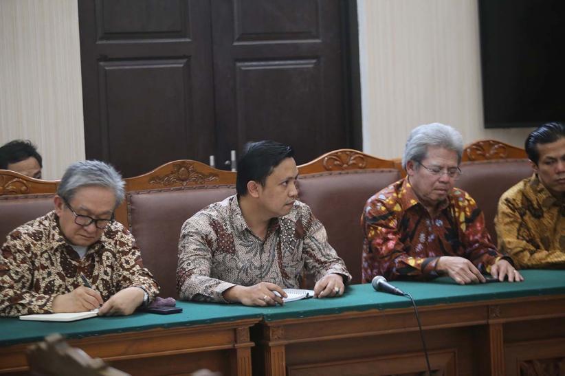 Praperadilan Ditolak Hakim, Status Tersangka Hasto Kristiyanto Oleh KPK Tetap Sah - Bagian 4