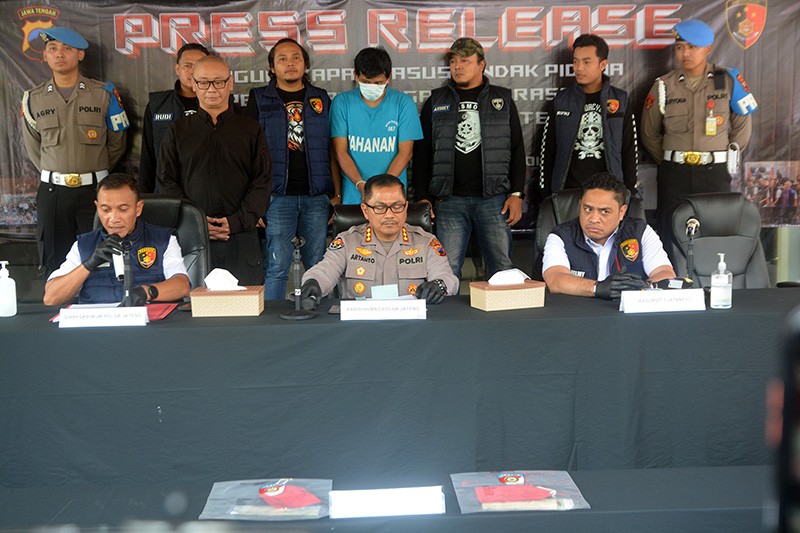 Ini Pelaku Jual Beli Mobil Bodong yang Sempat Tabrak dan Lukai 3 Polisi - Bagian 3