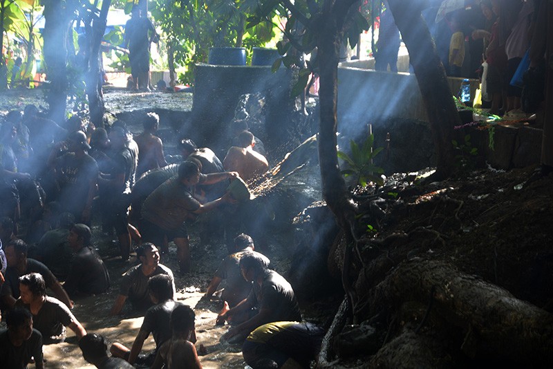 Antusiasme Warga Ikuti Kirab Budaya dan Tradisi Sadranan Sendang Gede Pucung - Bagian 4