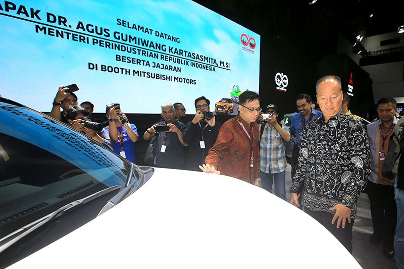 Dua Menteri Jajal Mitsubishi Xforce di IIMS 2025 - Bagian 2
