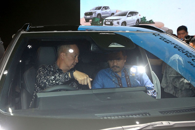 Dua Menteri Jajal Mitsubishi Xforce di IIMS 2025 - Bagian 1