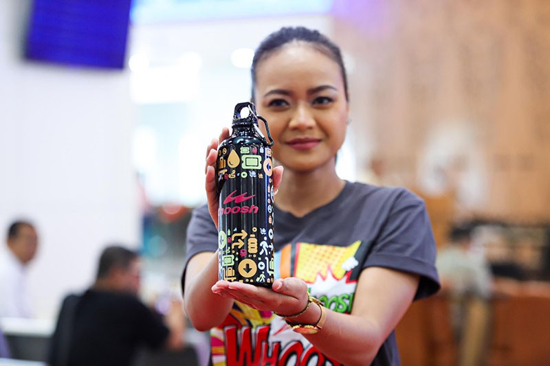 Belanja Suvenir Kereta Cepat Whoosh di Stasiun Halim - Bagian 1