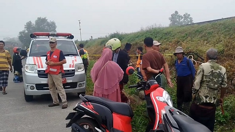 title Tragis! Perempuan di Mojokerto Tewas Tertabrak Kereta Api Tragis! Perempuan di Mojokerto Tewas Tertabrak Kereta Api