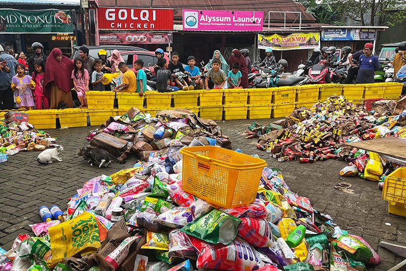Ratusan Produk Minimarket Terendam Banjir di Makassar, Alfamart Rugi Besar  - Bagian 3