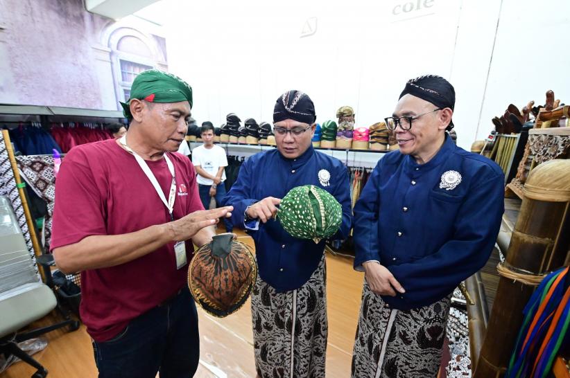 Bantu Perkuat UMKM dengan Jaminan KUR Sebesar Rp124 Triliun pada 2024  - Bagian 2
