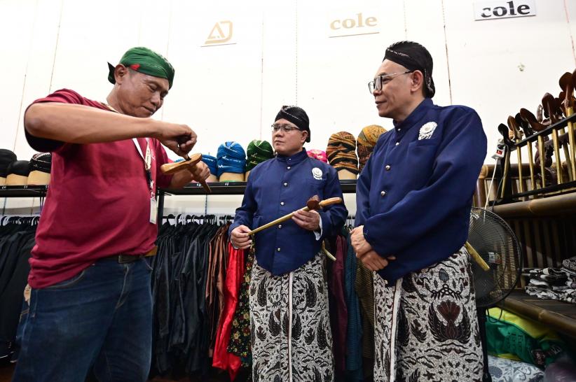 Bantu Perkuat UMKM dengan Jaminan KUR Sebesar Rp124 Triliun pada 2024  - Bagian 3