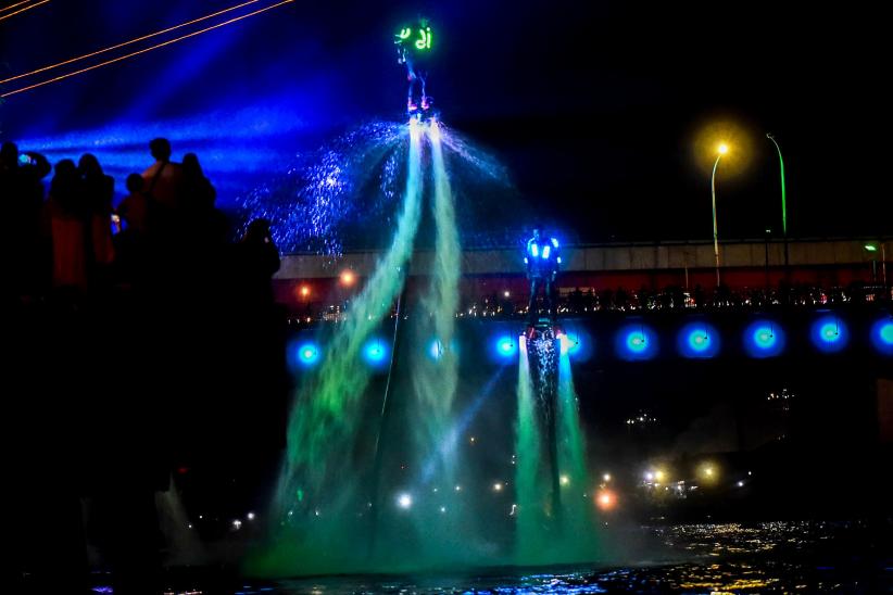 Keren, Atraksi Flyboard di Sungai Musi Disambut Antusias Ribuan Warga Palembang - Bagian 6