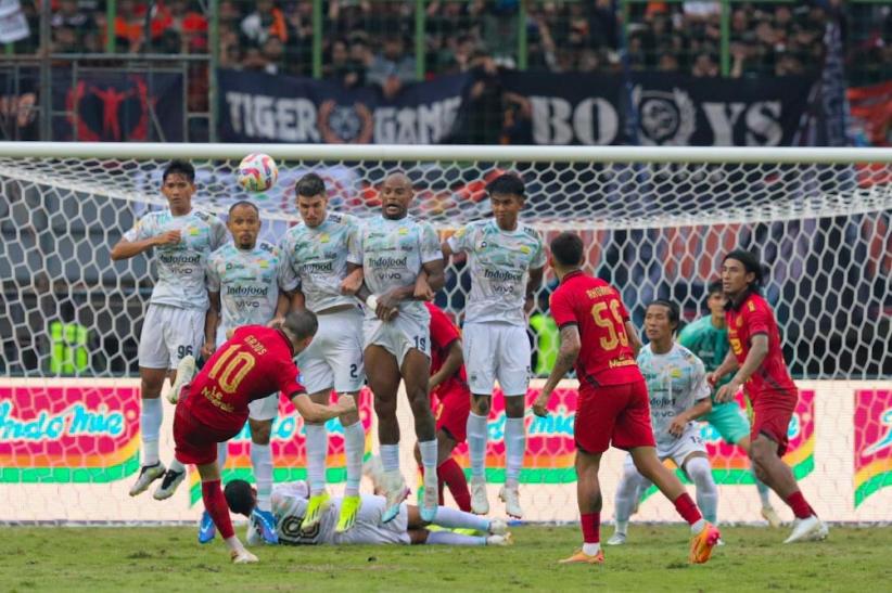 Tanding di Bekasi, Persija Jakarta Ditahan Imbang Persib Bandung 2-2 - Bagian 4