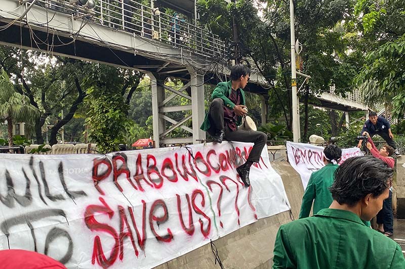 Ribuan Mahasiswa Turun ke Jalan Ikuti Aksi Indonesia Gelap - Bagian 3